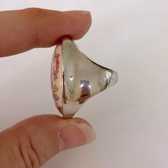 NWT Vintage 80’s/90’s solid cast ring with genuine ceramic floral cabochon - Picture 8 of 8
